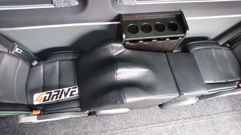 Jak dbać o tapicerkę samochodową?