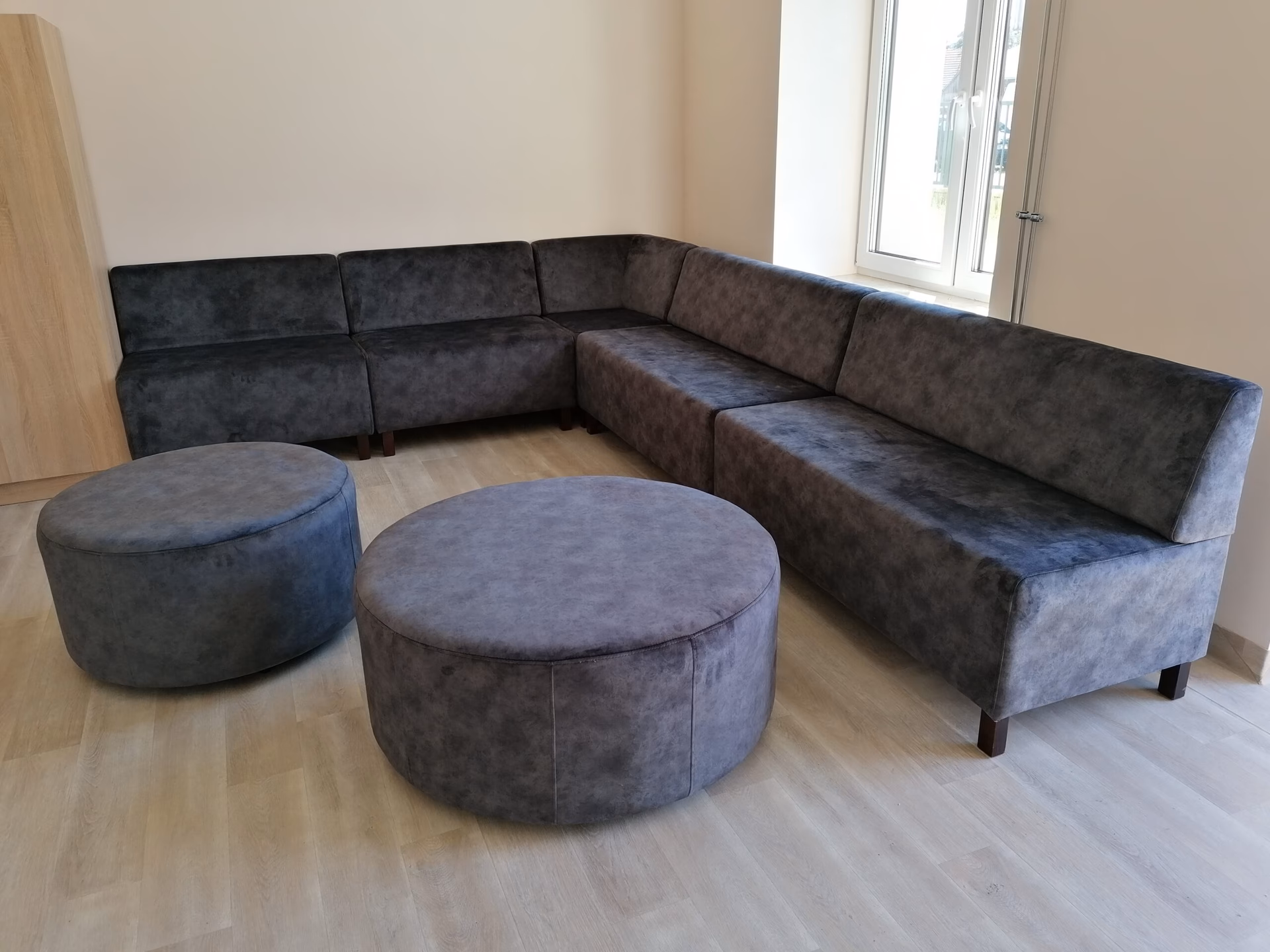 Czy Agatowks Tapicer jest otwarty w niedziele?