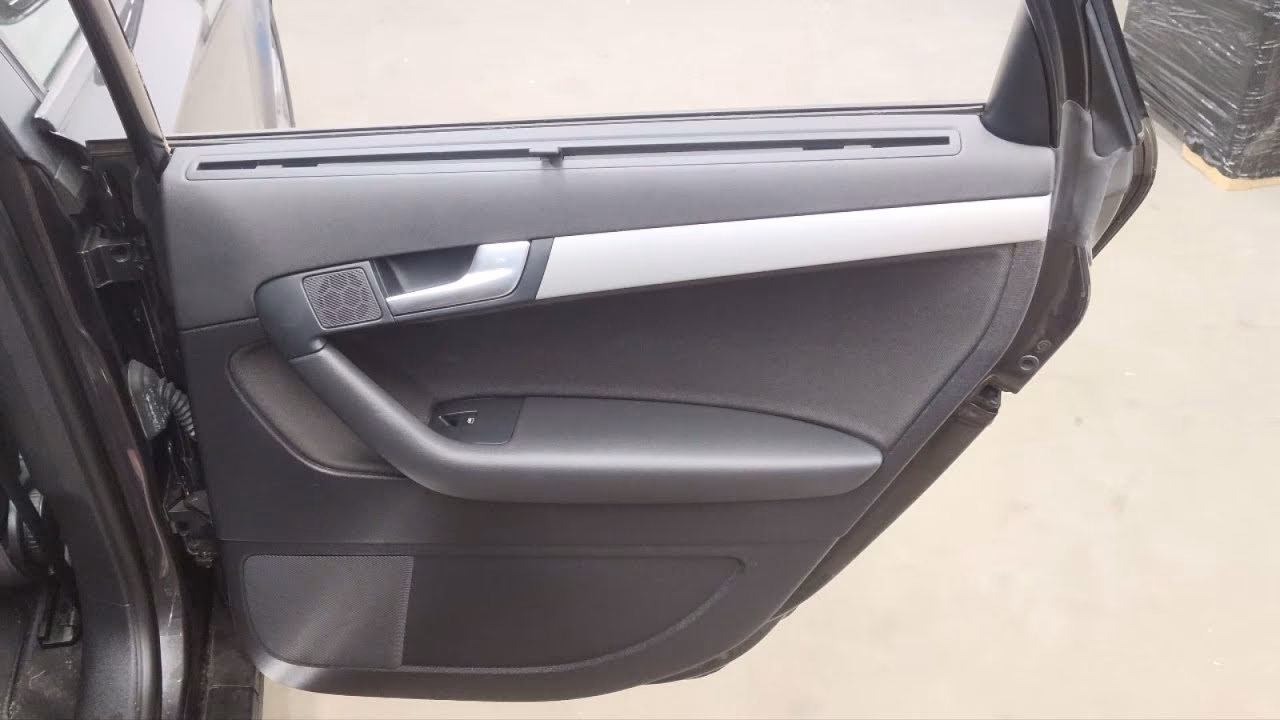 Jak zdjąć boczek drzwi Audi a3 8p?