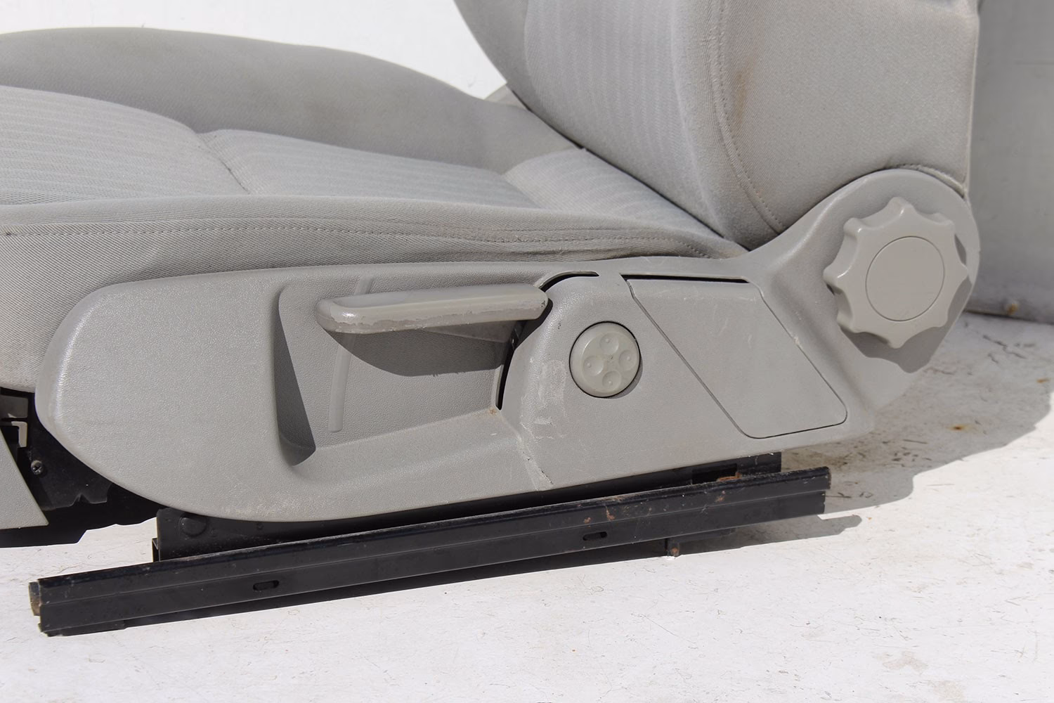 Czym czyścić tapicerkę w samochodzie?