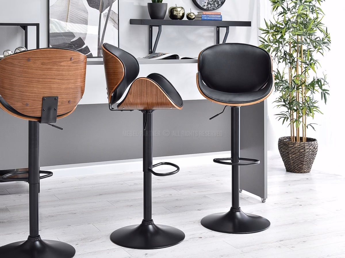 Hoker barowy tapicerowany – na co zwrócić uwagę?