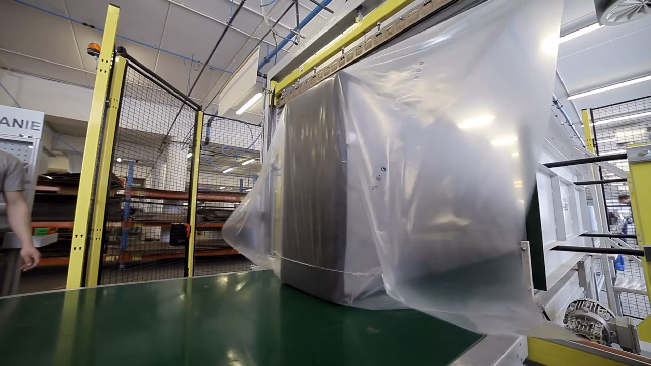 Czy mogę samodzielnie spakować meble tapicerowane, aby zaoszczędzić?