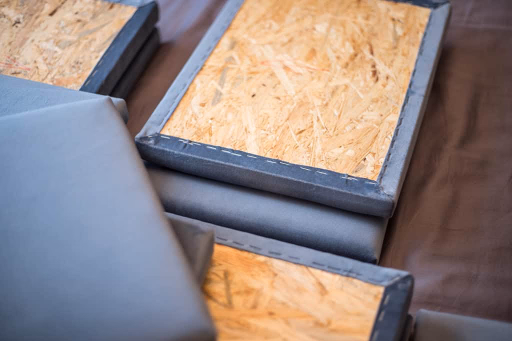 Jaki klej do paneli tapicerowanych?