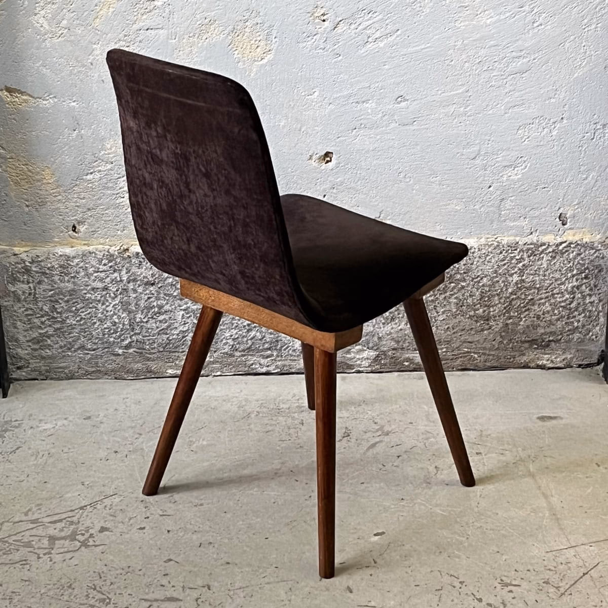 Jaki klej do tapicerki samochodowej?