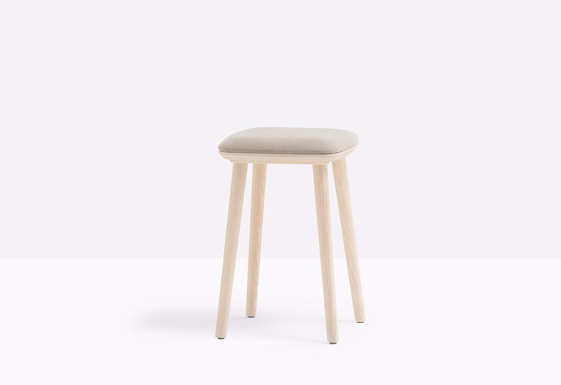 Czym czyścić krzesła tapicerowane?