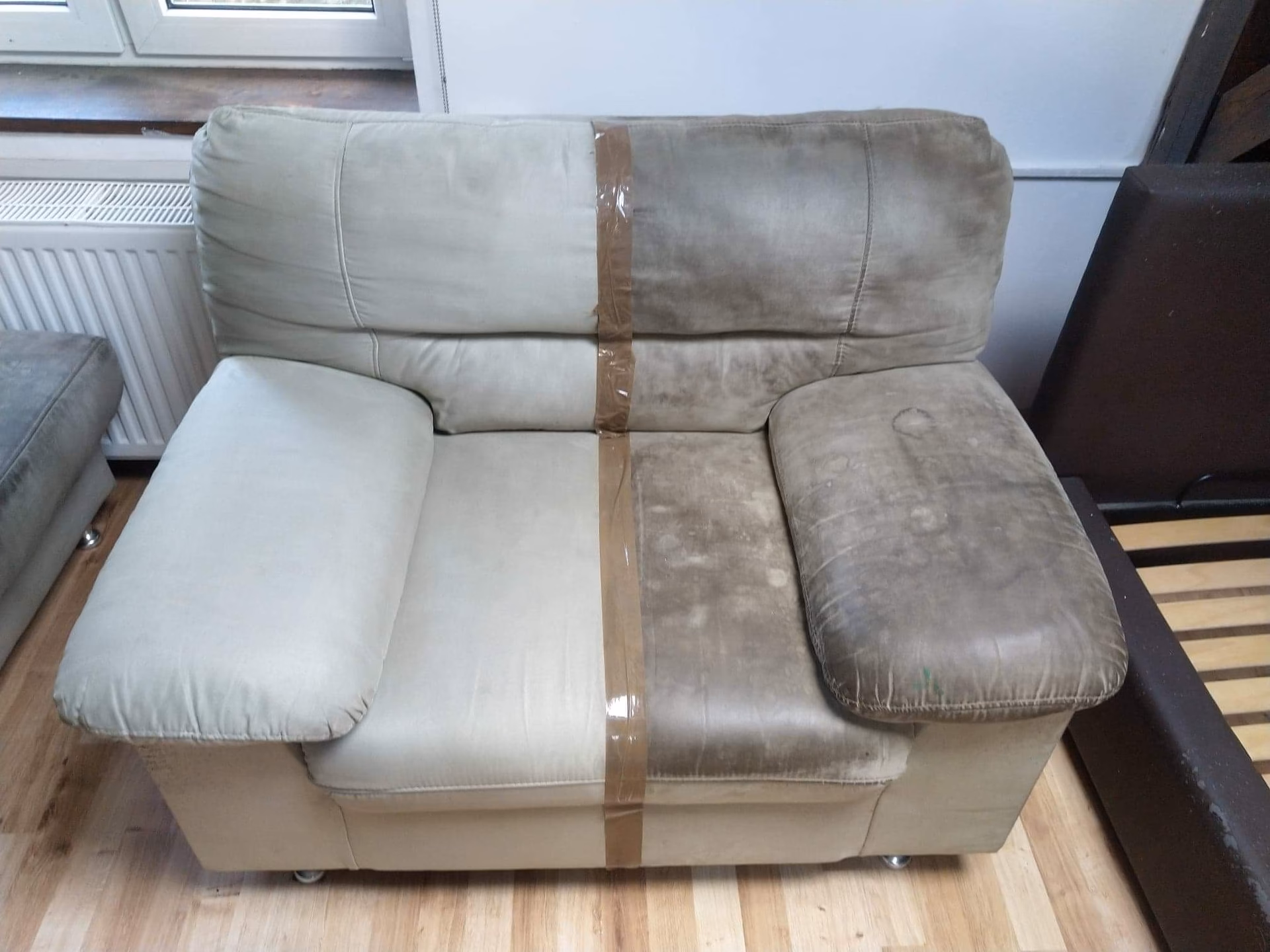 Czym usunąć plamy z kanapy?