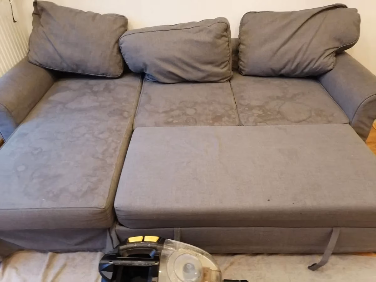 Czym wyczyścić bardzo brudną sofę?