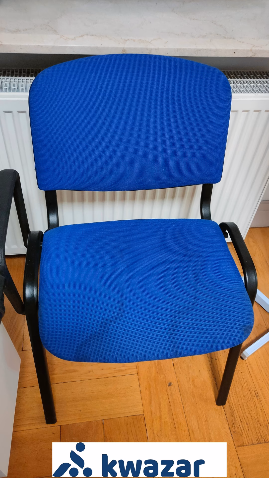 Jak usunąć plamy z krzesła?