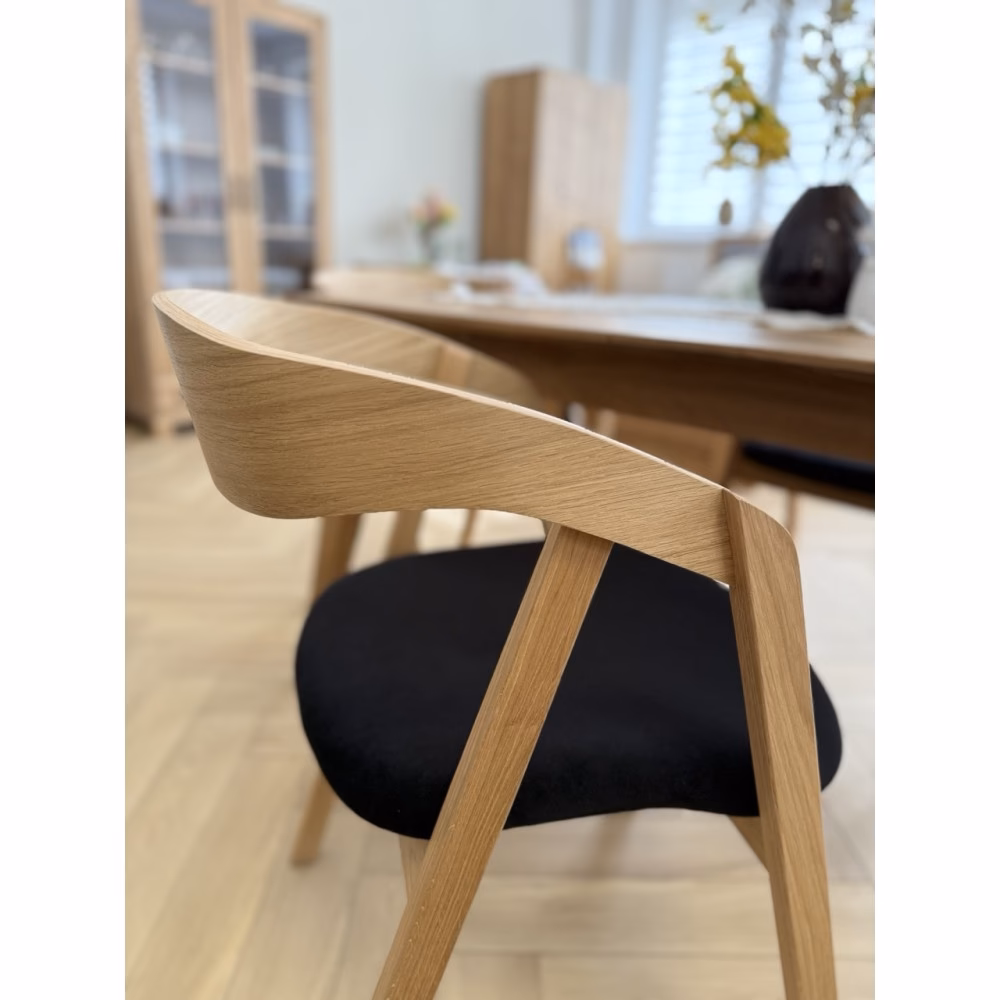 Czy producenci krzeseł tapicerowanych w Lesznie oferują personalizację?