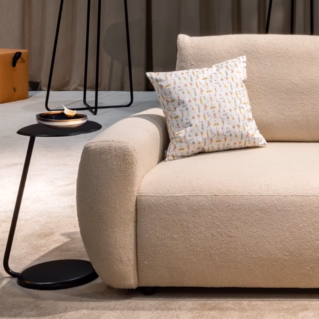 Czy producenci mebli tapicerowanych w Bochni oferują meble na wymiar?