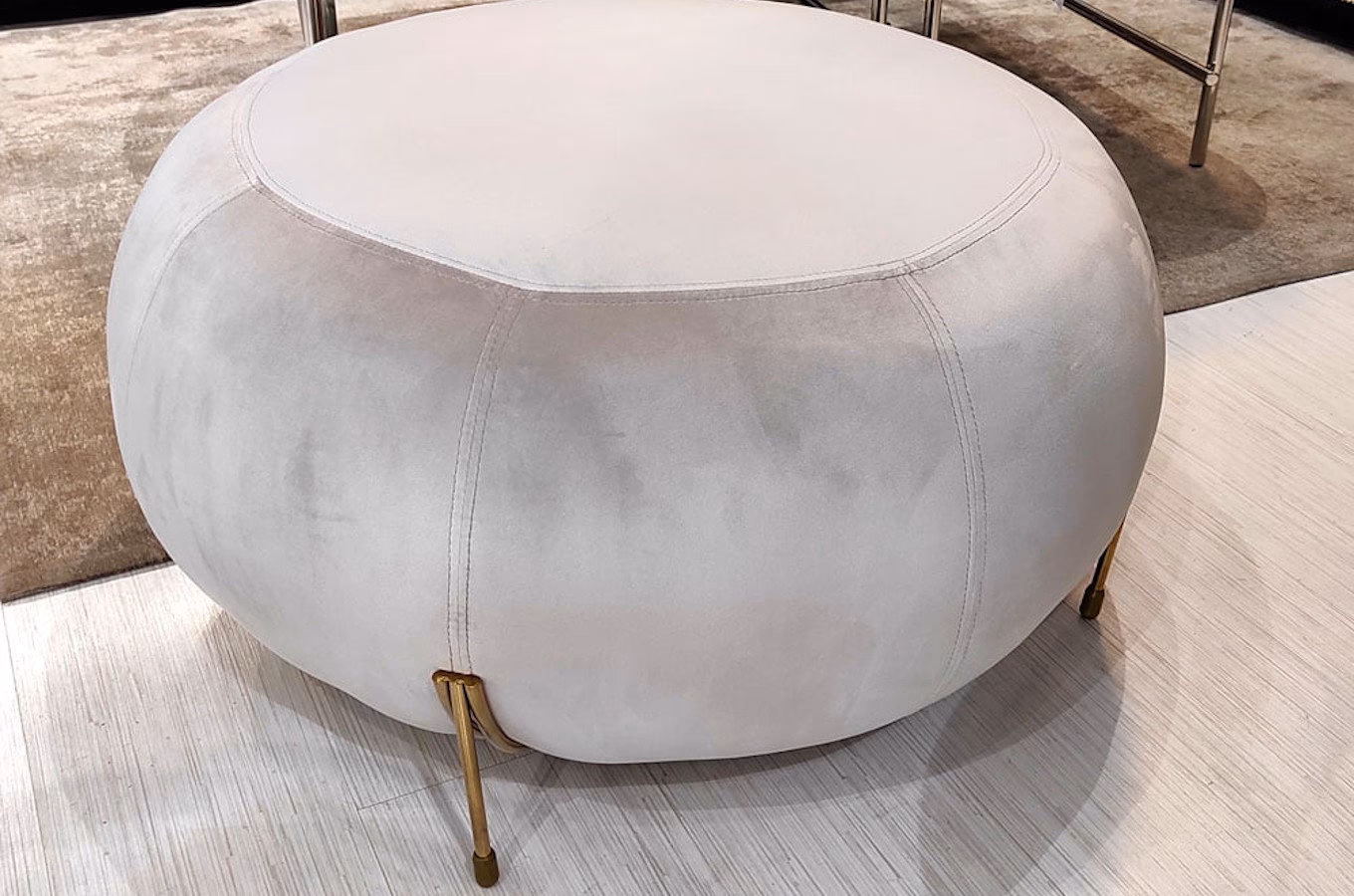 Gdzie kupić puf tapicerowany złoty?