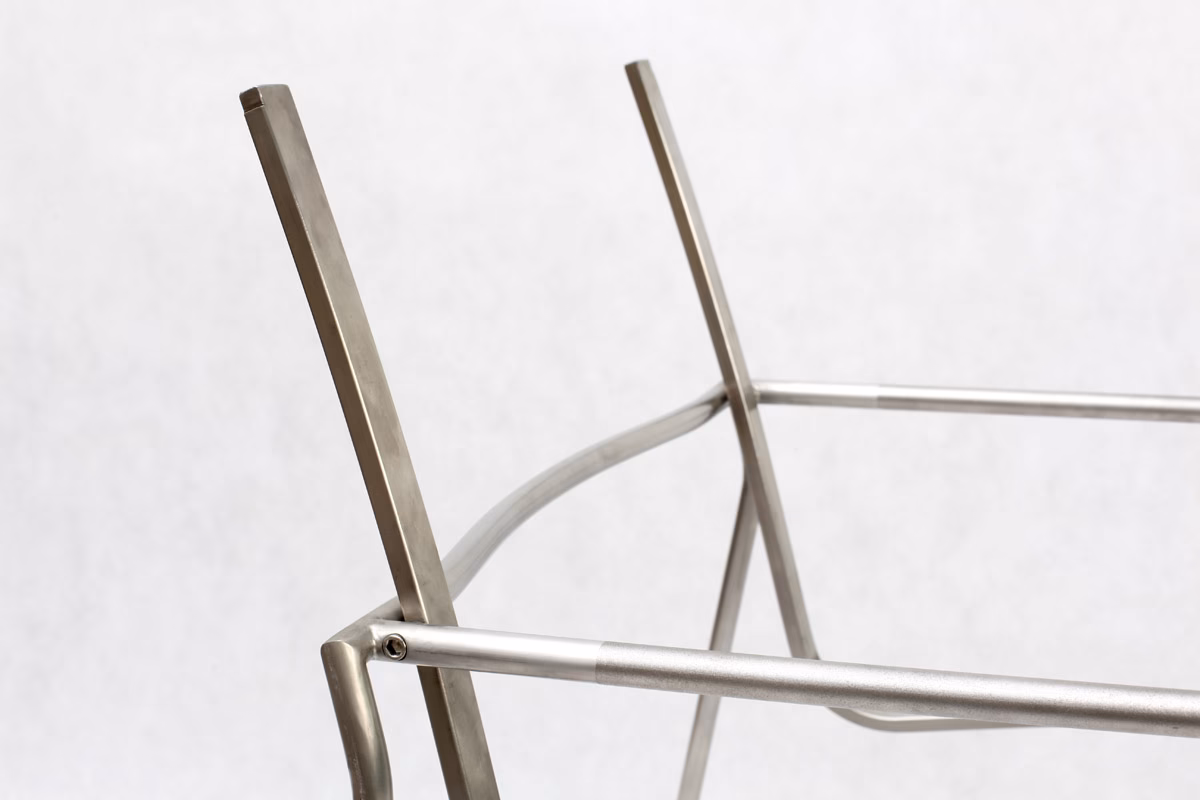 Z jakiego drewna robi się ramy do mebli?