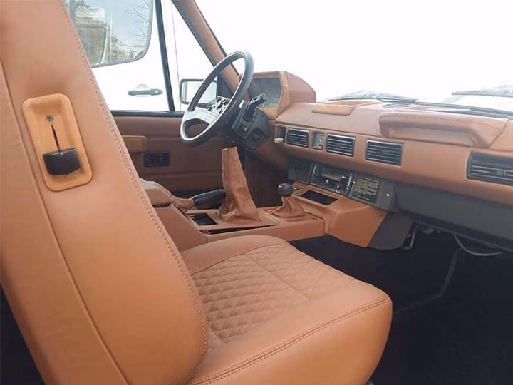 Jak odświeżyć tapicerkę samochodową?