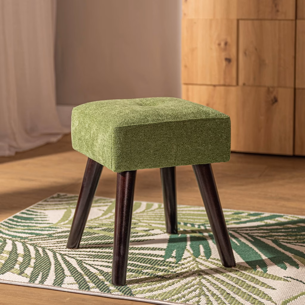 Czy stołek tapicerowany z Agata Meble jest wygodny?