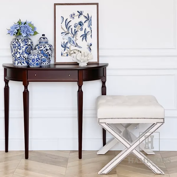 Z jakich materiałów wykonane są meble w stylu Hampton?