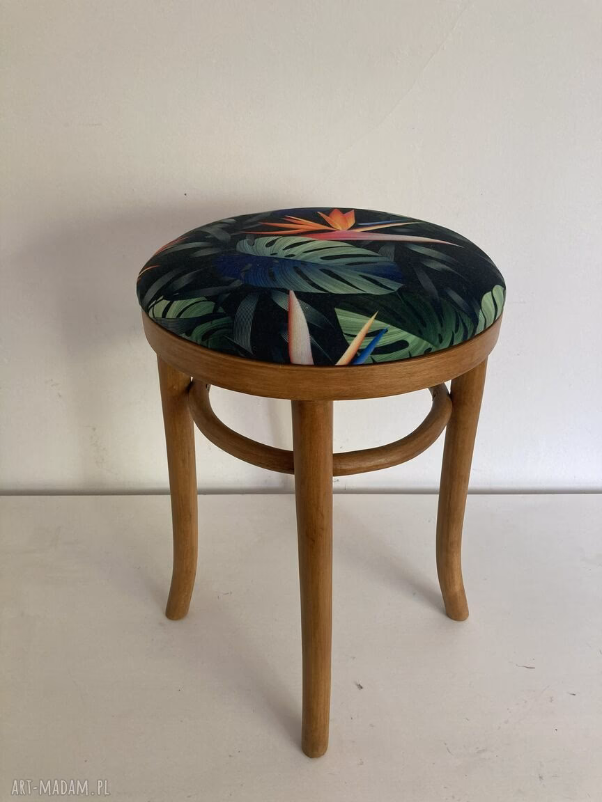 Jak dbać o taboret gięty tapicerowany?