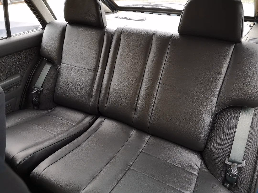 Tapicer Pasłęk – kiedy warto skorzystać z jego usług?