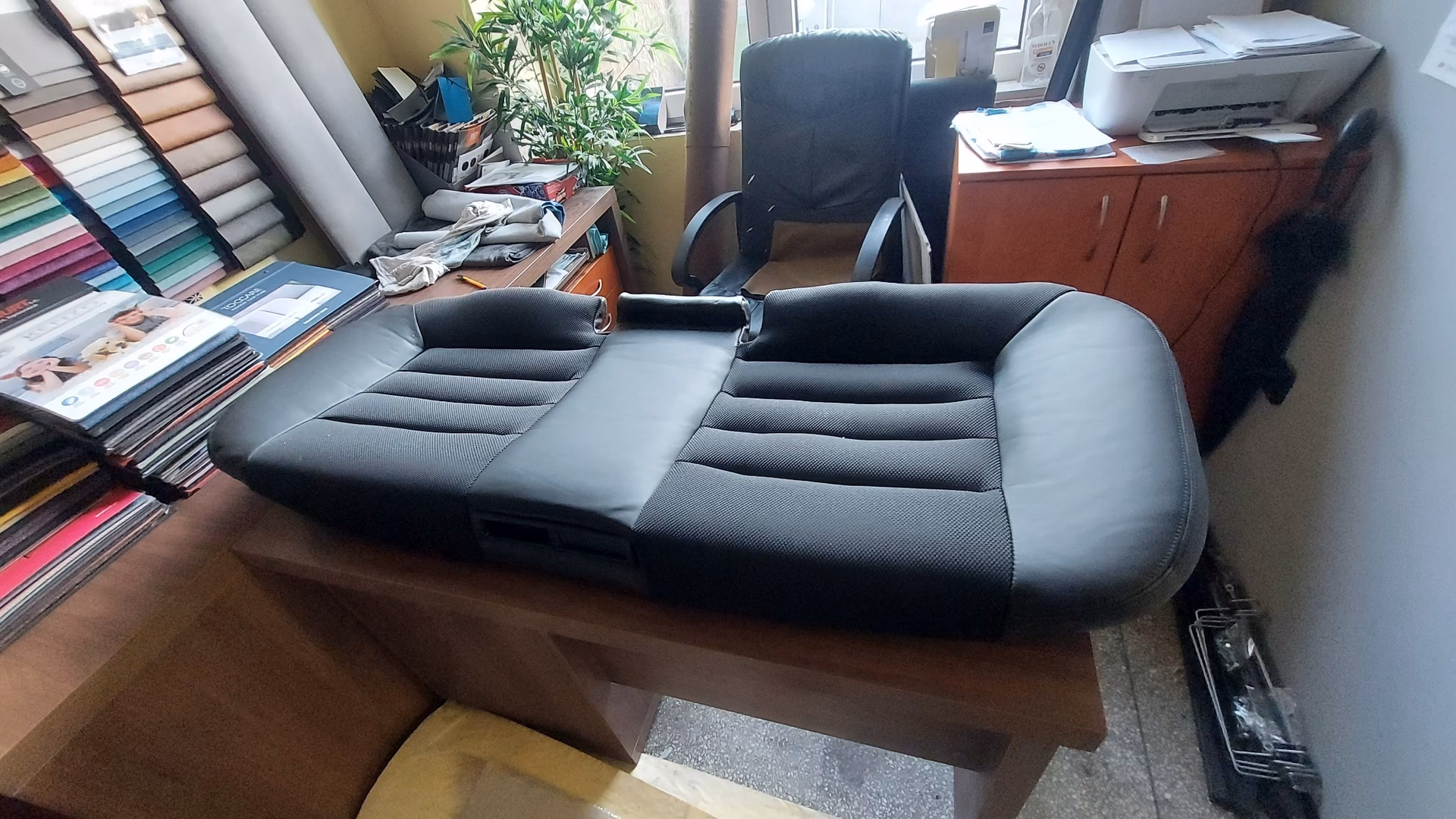 Tapicer — jak nim zostać? Zakres obowiązków i zarobki tapicera