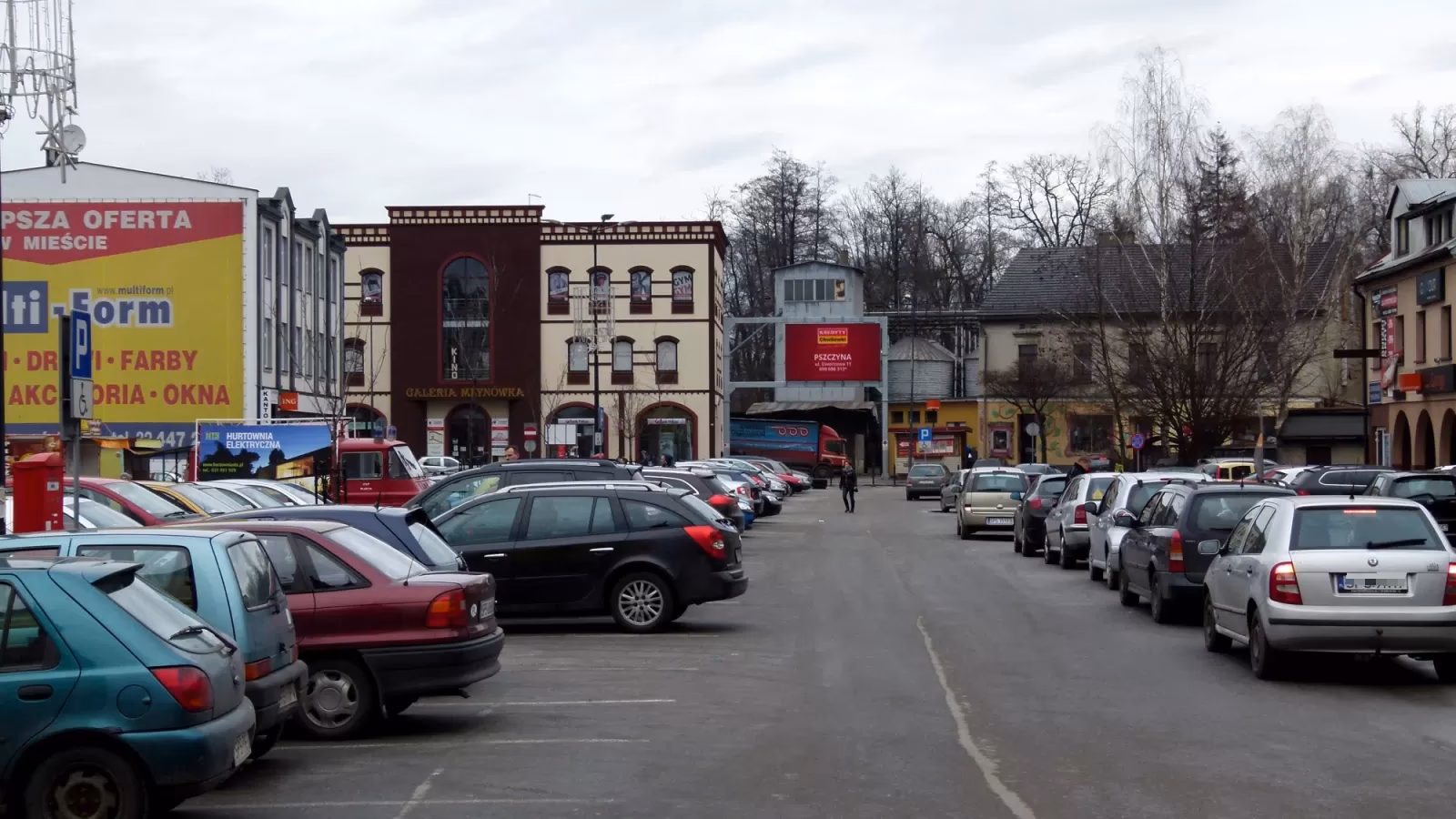 Czy tapicer Pszczyna przyjmuje na placu targowym?