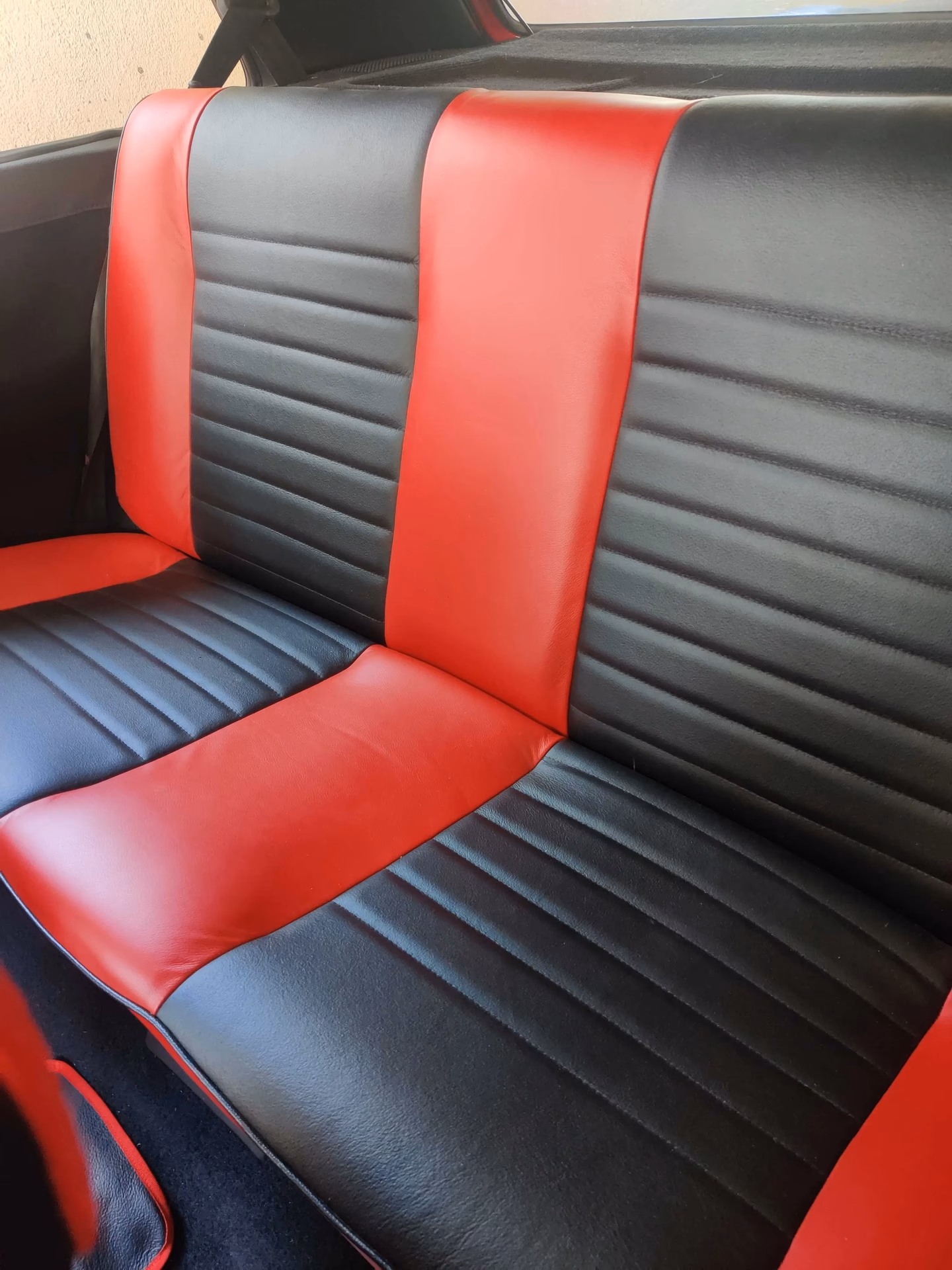 Czym wyczyścić tapicerkę w aucie?