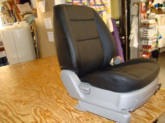 Jak usunąć plamy z tapicerki samochodowej?