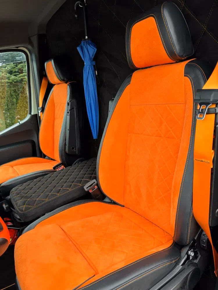 Jak dbać o tapicerkę samochodową?