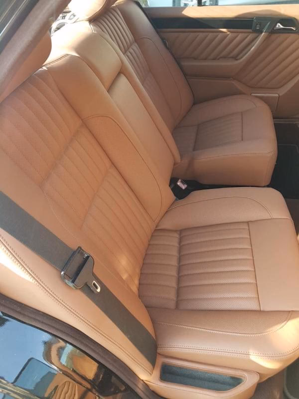 Jak usunąć plamy z tapicerki samochodowej?