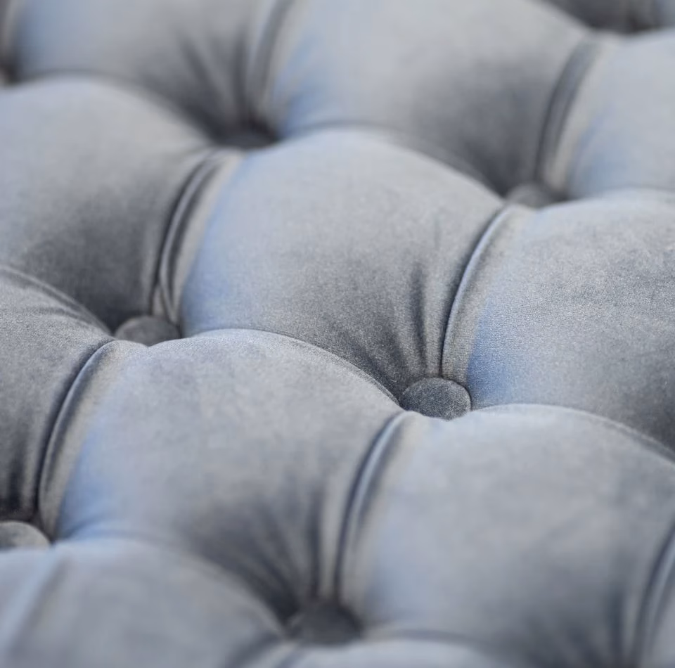 Tapicer Swarzędz Wrzesińska – jakie usługi oferuje?