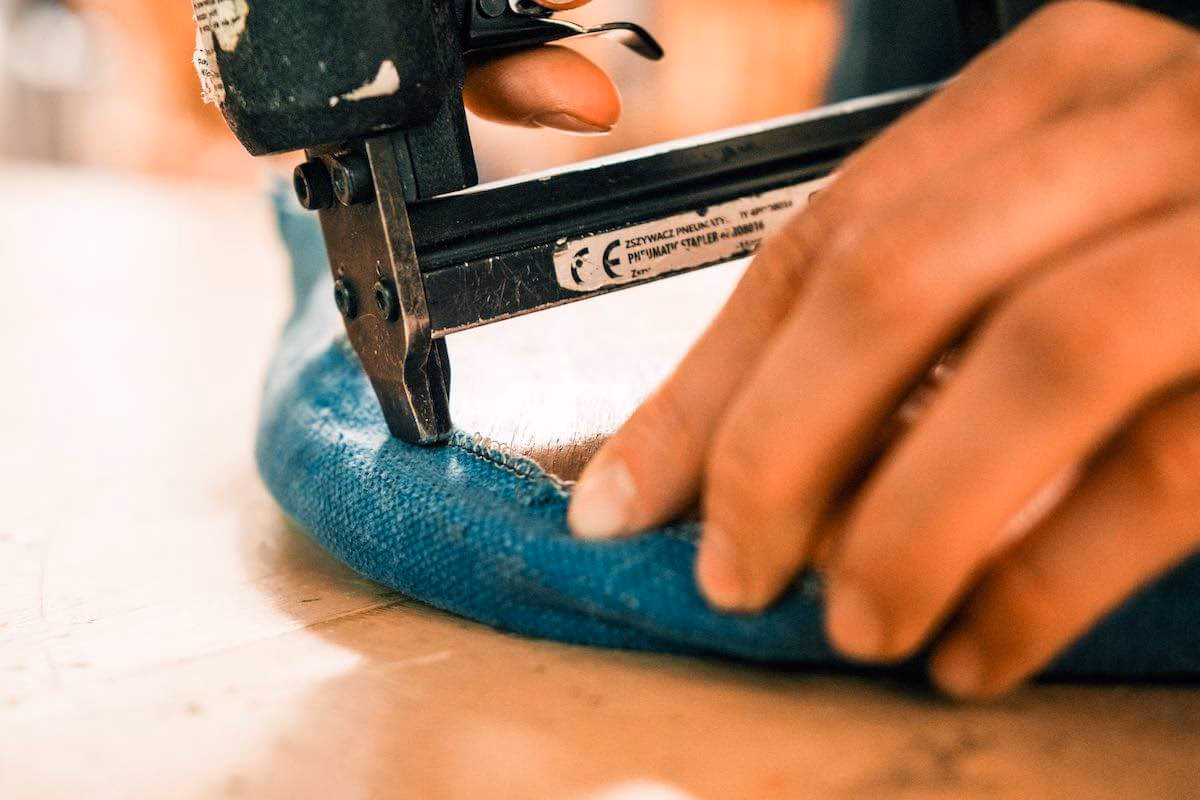 Jakie materiały są używane do tapicerowania?