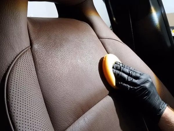 Czy można samemu wymienić tapicerkę w samochodzie?