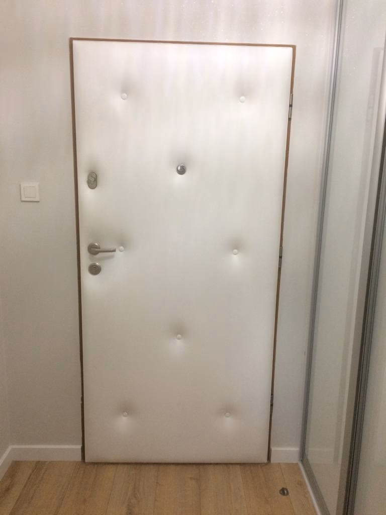 Tapicerowanie drzwi – kiedy warto się na nie zdecydować?