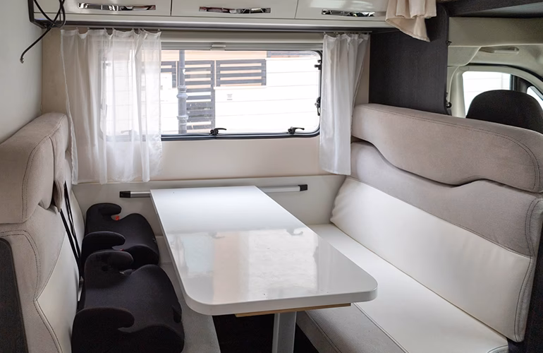 Ile kosztuje przerobienie busa na kampera?