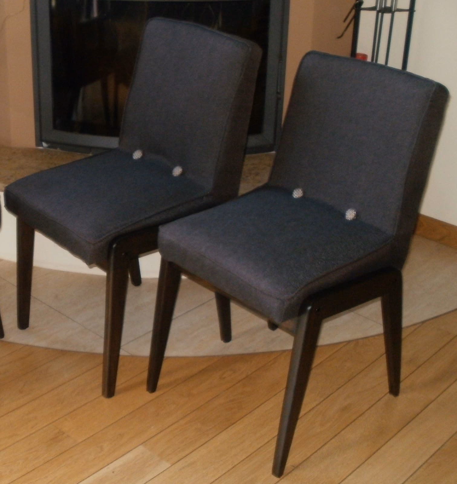 Czym wyczyścić tapicerowane krzesło?