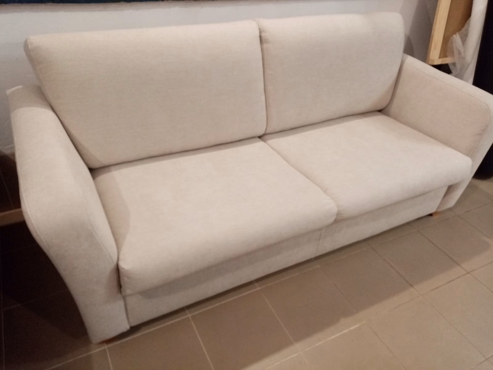 Jak usunąć plamy z tapicerki?