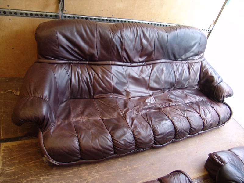 Czym czyścić meble skórzane?