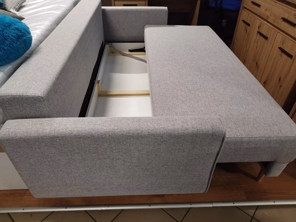 Czy warto odnawiać stare meble?