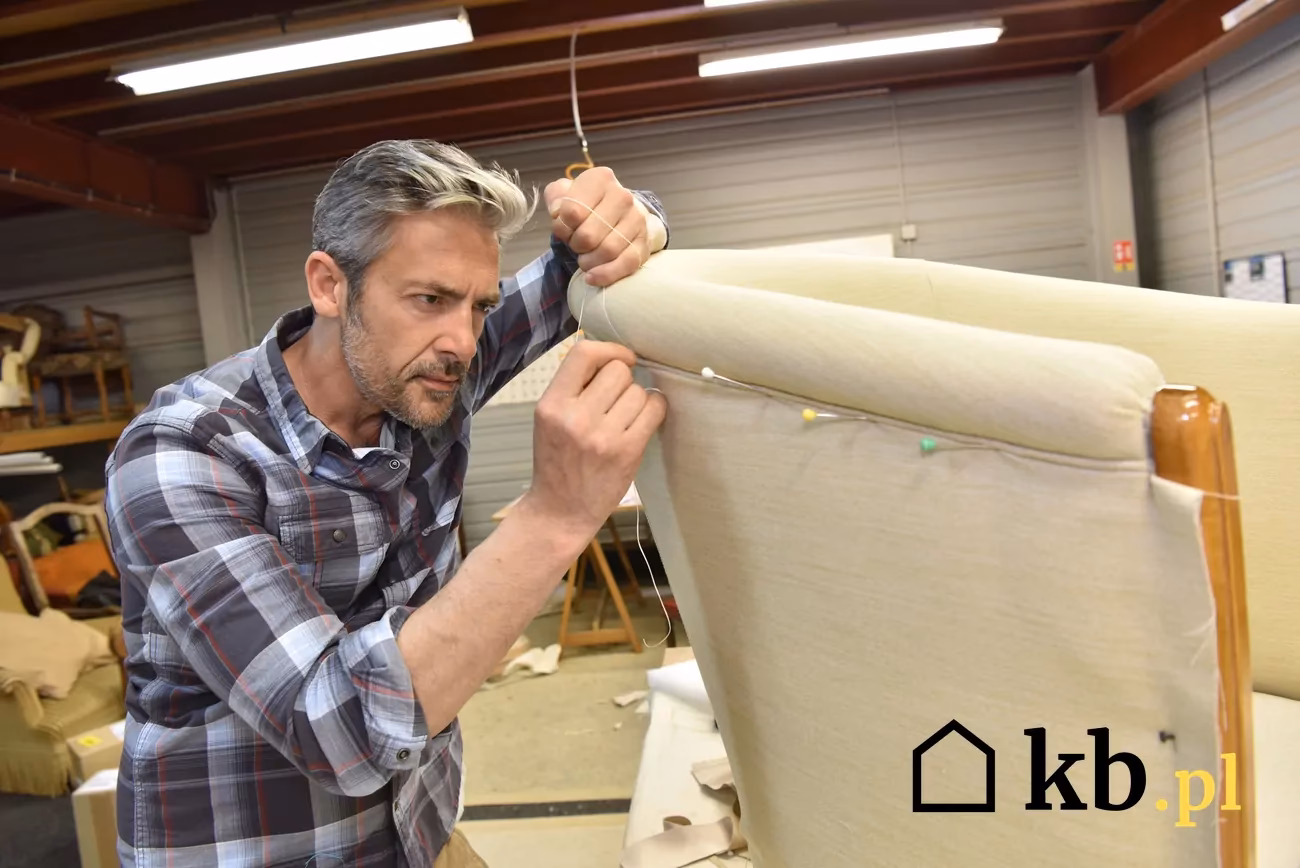 Ile kosztuje wymiana tapicerki sofy?