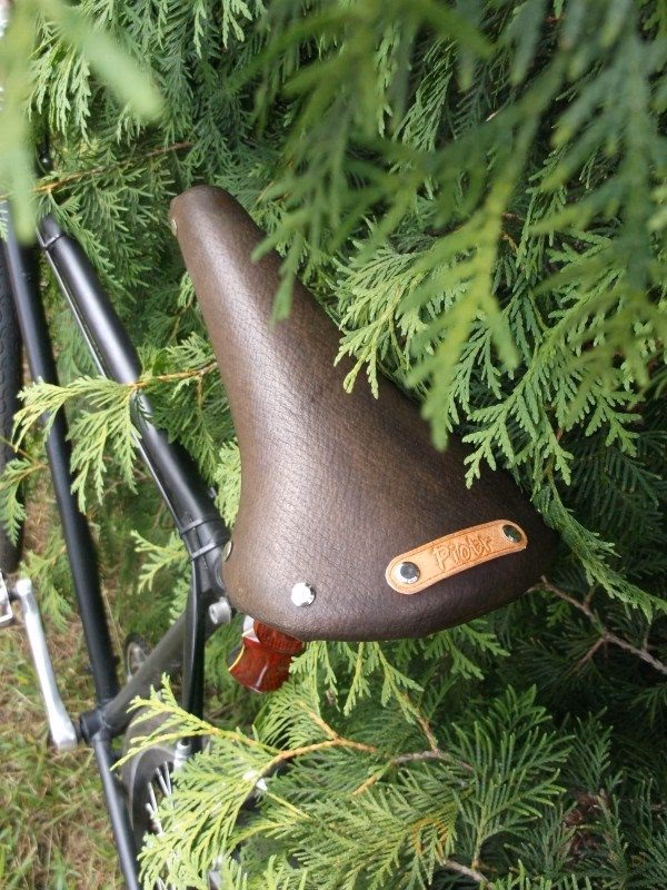 Jak naciągnąć materiał na siodełko?